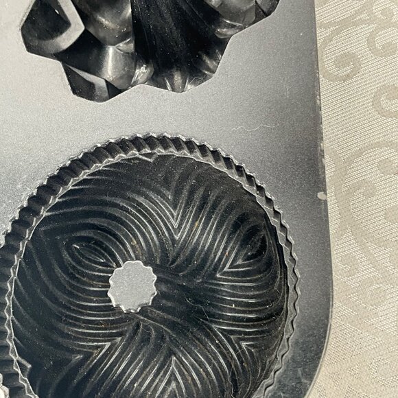 Nordic Ware 6-Cup Non-Stick Mini Bundt Cake Pan - Picture 4 of 7